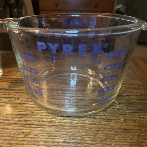 Vintage Pyrex 4 Cup Blue Lettering Handled Measuring Cup USA Made - Picture 5 of 7